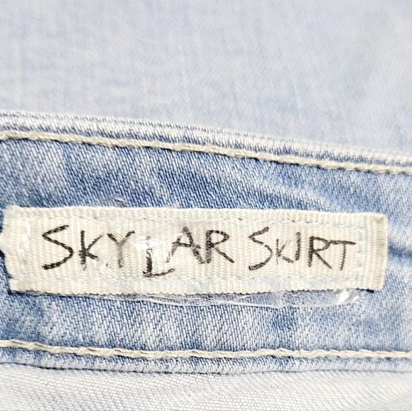 HOT KISS Y2K Denim Button Skylar Skirt Women's Size Medium Cotton Blend Stretch - Picture 7 of 9
